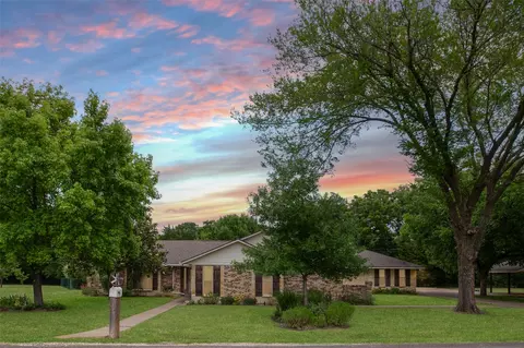 107 Oak Creek Ln, Ovilla, TX 75154