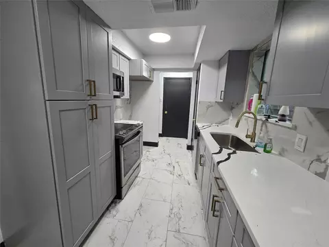 715 N Deerfield Cir, Arlington, TX 76015