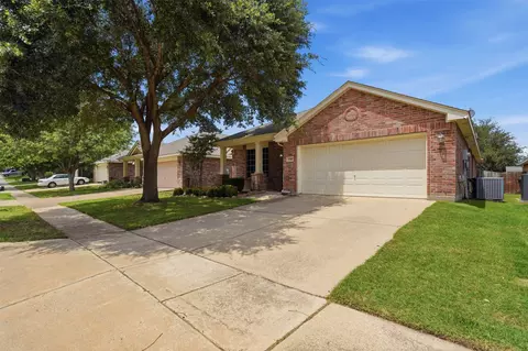 5708 Calf Creek Dr, Fort Worth, TX 76179