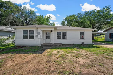 307 Playdium Dr, West, TX 76691