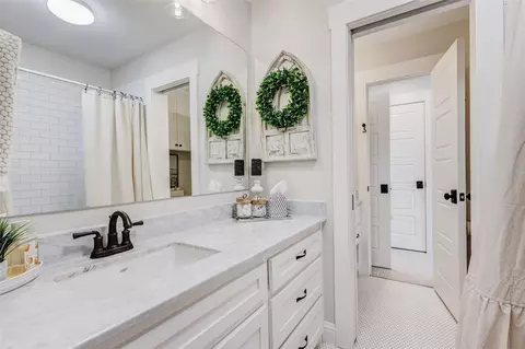 Bath - 4142 Fm 2194, Celeste, TX 75423 photo 5 of 6