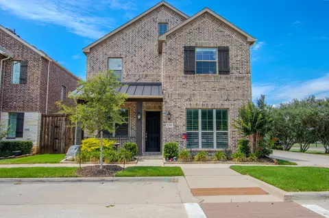 2208 N Royal Crecent Dr N, Flower Mound, TX 75028