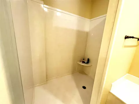 Bath - 1170 Brazos Loop, Gholson, TX 76705 photo 3 of 4