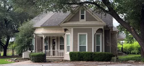 445 W Belknap St, Jacksboro, TX 76458