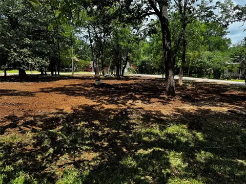 260 Sycamore St, Denison, TX 75020