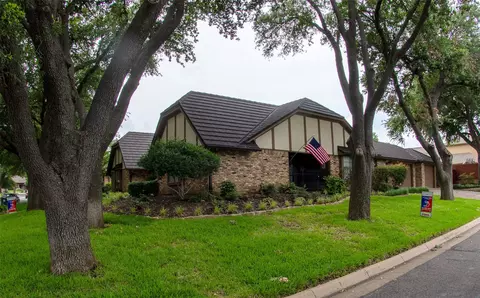 5601 Dye Dr, Arlington, TX 76013