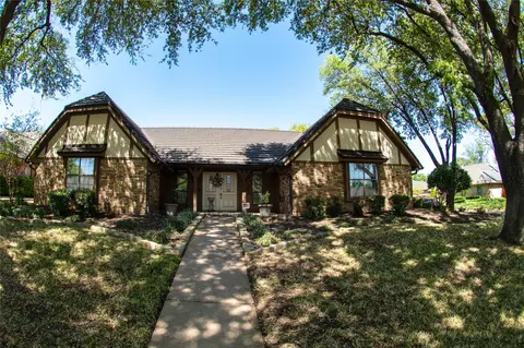 5601 Dye Dr, Arlington, TX 76013