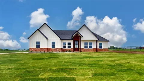 3296 Escobar Cir, Greenville, TX 75401
