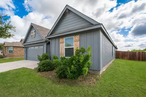 820 Lakeview Dr, Alvarado, TX 76009