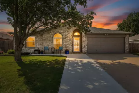 308 Candlestick Trl, Saginaw, TX 76179