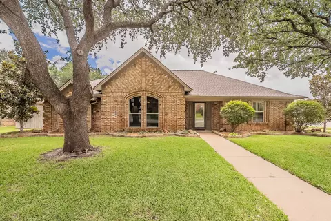 3032 Shenandoah Dr, Bedford, TX 76021