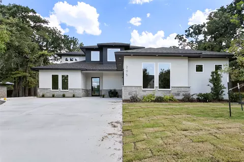 205 Familia Ct, Azle, TX 76020