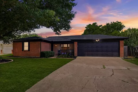 1113 Norwood Dr, Hurst, TX 76053