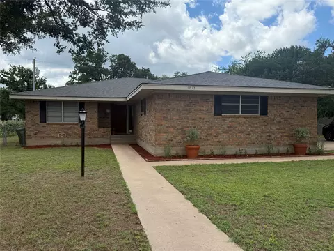 1012 Holden St, Glen Rose, TX 76043