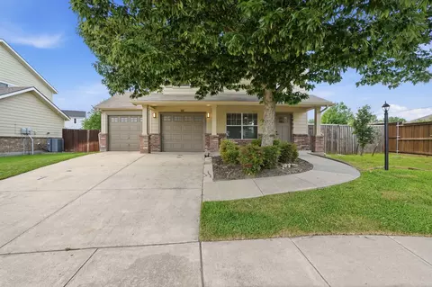 2900 Wakecrest Dr, Fort Worth, TX 76108