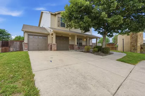 2900 Wakecrest Dr, Fort Worth, TX 76108