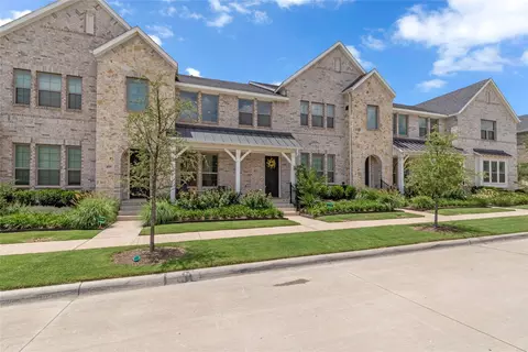 Exterior - 413 Parkside Dr, Argyle, TX 76226 photo 5 of 8