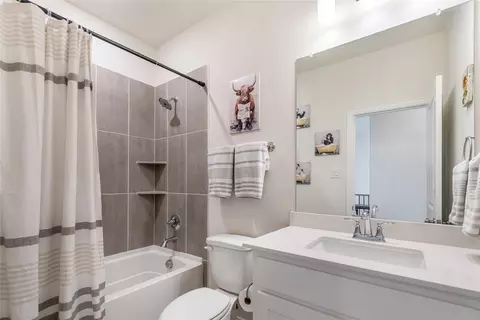 Bath - 413 Parkside Dr, Argyle, TX 76226 photo 3 of 3