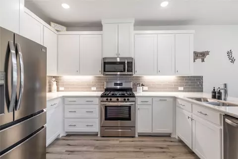 Kitchen - 413 Parkside Dr, Argyle, TX 76226 photo 2 of 2