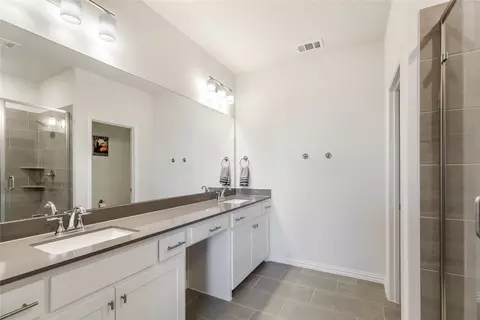 Bath - 413 Parkside Dr, Argyle, TX 76226 photo 2 of 3