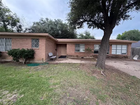 Exterior - 120 E Dawn Dr, Robinson, TX 76706 photo 2 of 3
