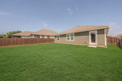 Exterior - 433 Rose Ave, Cleburne, TX 76033 photo 5 of 6