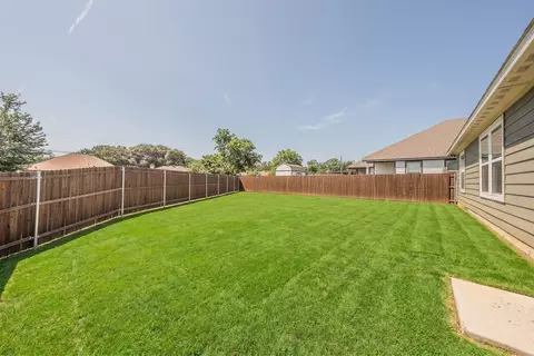 Exterior - 433 Rose Ave, Cleburne, TX 76033 photo 4 of 6