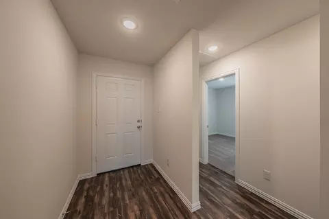 Entry Way - 433 Rose Ave, Cleburne, TX 76033 photo 7 of 7