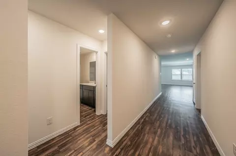 Entry Way - 433 Rose Ave, Cleburne, TX 76033 photo 6 of 7