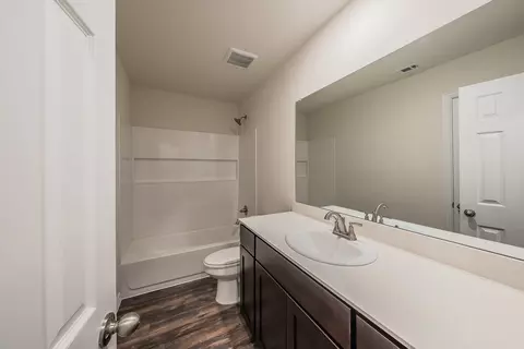 Bath - 433 Rose Ave, Cleburne, TX 76033 photo 1 of 1