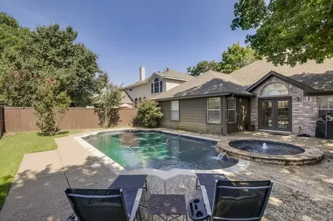 1718 Falcon Dr, Corinth, TX 76210