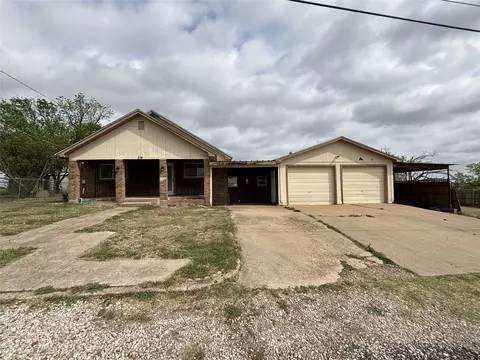 214 E Fourth, Henrietta, TX 76365