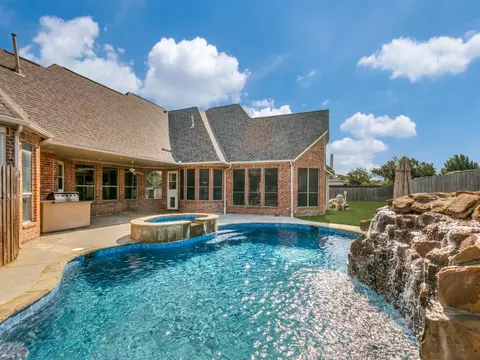 4304 Tree House Ln, Corinth, TX 76208