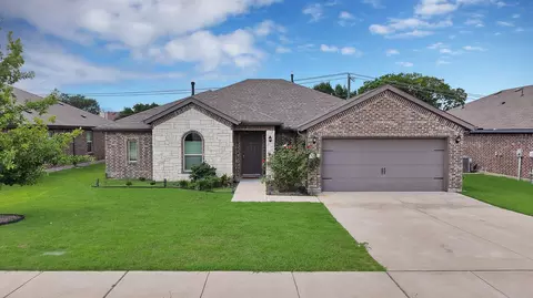 1338 Winding Hollow Dr, Grand Prairie, TX 75052