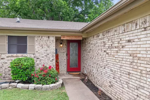 2015 Roberts Dr, Granbury, TX 76048