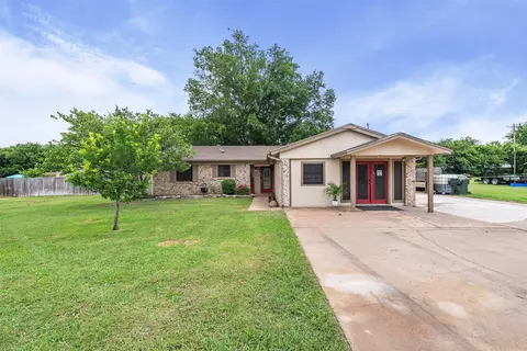 2015 Roberts Dr, Granbury, TX 76048