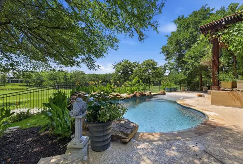 1731 Meadows Ave, Lantana, TX 76226