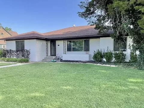 805 W 3rd St, Quanah, TX 79252