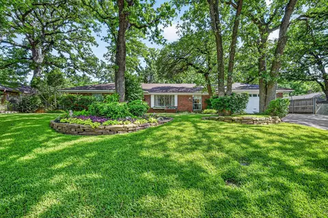 2214 Ravinia Dr, Arlington, TX 76012