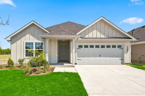222 Morningside Dr, Farmersville, TX 75442