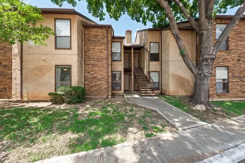 2014 Willoughby Ln #4612, Arlington, TX 76011