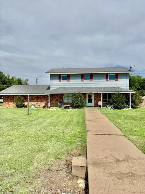 705 Loop Rd, Quanah, TX 79252
