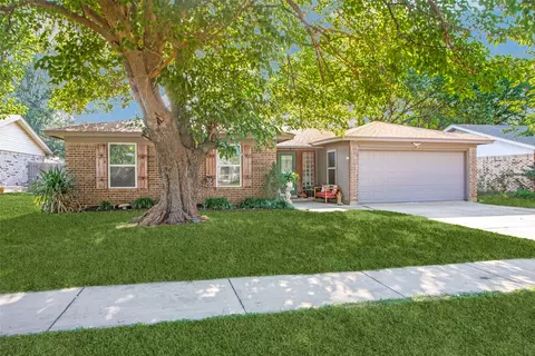 217 N Heights Dr, Crowley, TX 76036