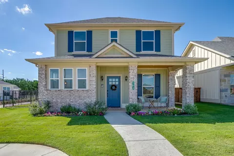 104 Cardinal Woods Ct, Granbury, TX 76049