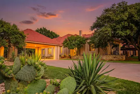701 W Walcott St, Pilot Point, TX 76258