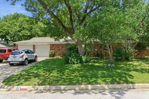 7017 Oakland Ln, North Richland Hills, TX 76180