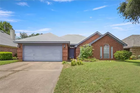 6801 Hadley Dr, North Richland Hills, TX 76182