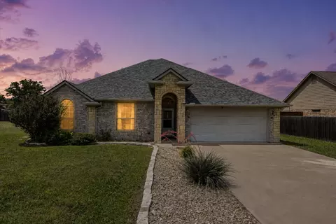 1904 Lazy Ct, Granbury, TX 76048