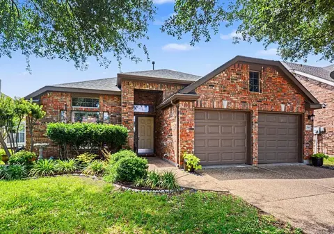 2759 Waterway Dr, Grand Prairie, TX 75054