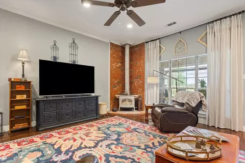 Living - 6008 Mesquite Tree Ct, Waco, TX 76708 photo 2 of 3